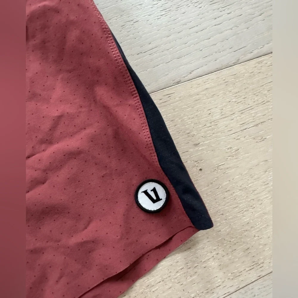 Vuori Peak Boardshorts 38 Red Clay microdots